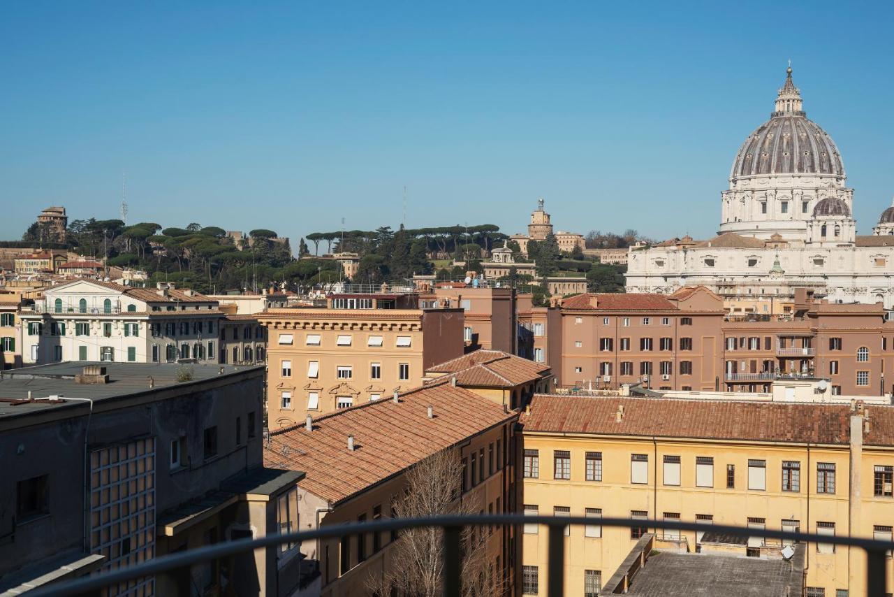 Bright With Views Of San Pietro Roma