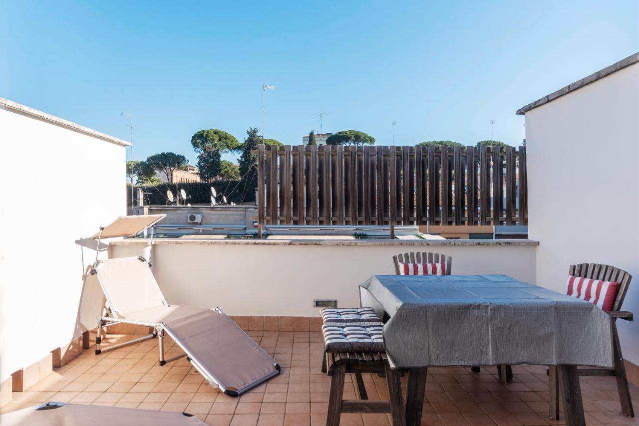 Bright With Views Of San Pietro Rome